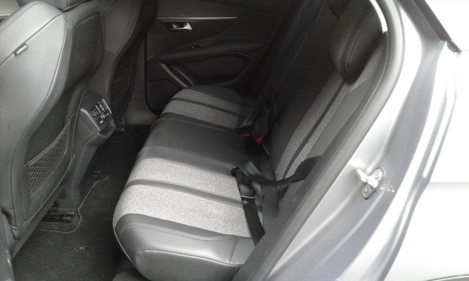 Peugeot 3008 - 1.2 PureTech 130pk S&S EAT Allure