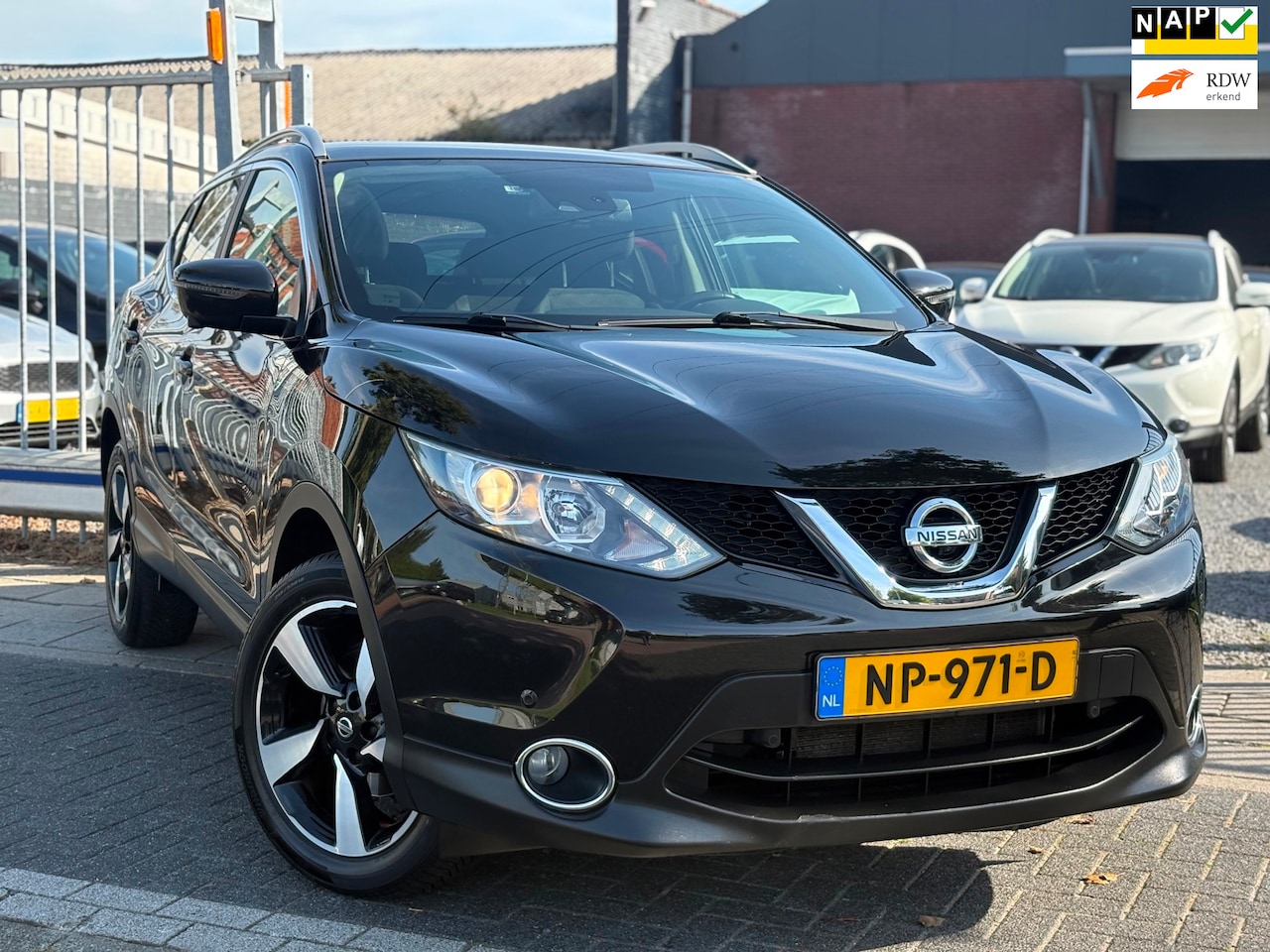 Nissan Qashqai - 1.2 N-Connecta | Panoramadak | 18” LMV | A.Camera + rondom zichtcamera | - AutoWereld.nl
