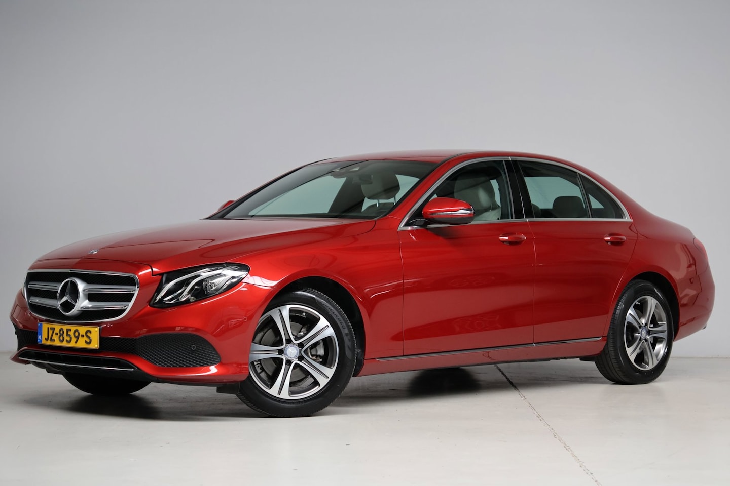 Mercedes-Benz E-klasse - 200 Ambition 1e eigenaar | head-up | widescreen | leder | led verlichting | camera | deale - AutoWereld.nl