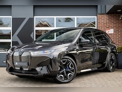 BMW iX - xDrive40 Sportpakket | Multifunctionele Stoelen | Stoelventilatie | Harman/Kardon | Drivin