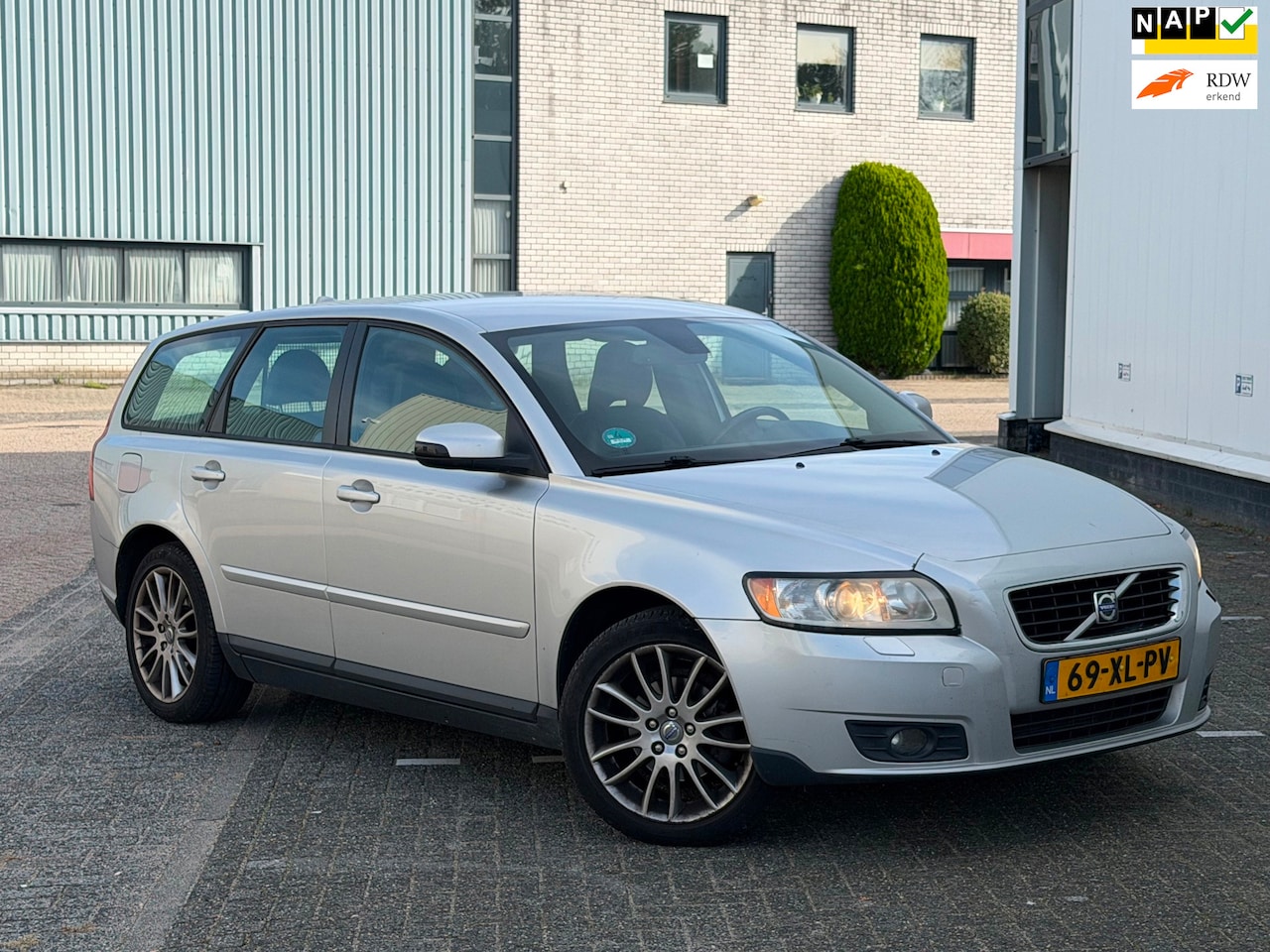Volvo V50 - 2.0 Edition II INRUILKOOPJE!/XENON/AIRCO/CRUISE/PDC/TREKHAAK/LEDER/STOELVERW/NAP/APK-TOT-0 - AutoWereld.nl