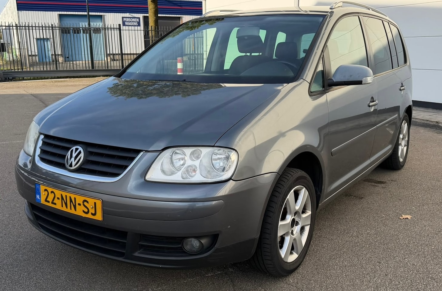 Volkswagen Touran - 1.6-16V FSI Highline Airco Trekhaak Cruise 6Bak - AutoWereld.nl