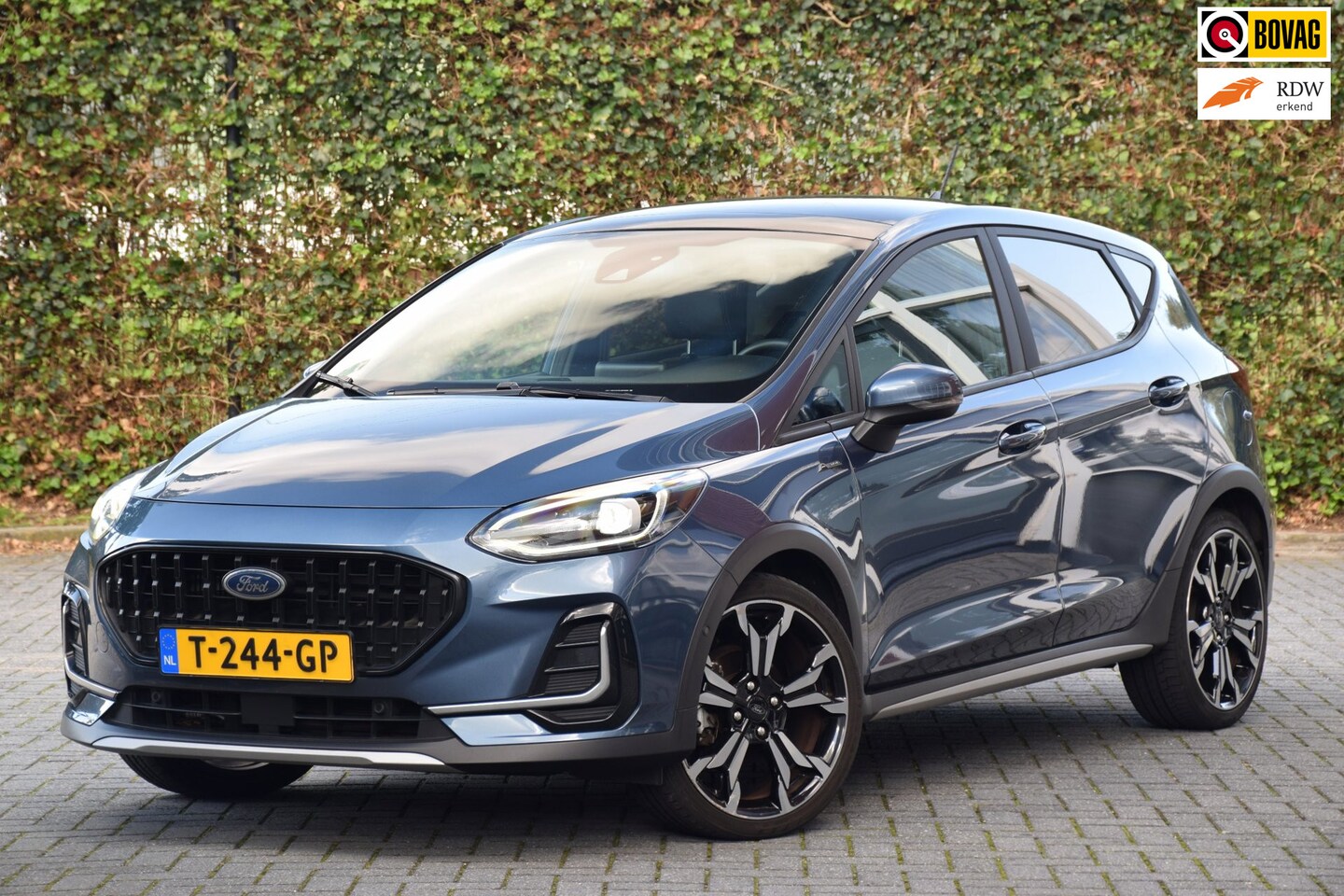 Ford Fiesta - 1.0 EcoBoost Hybrid Active Vignale/Panoramadak/Trekhaak - AutoWereld.nl