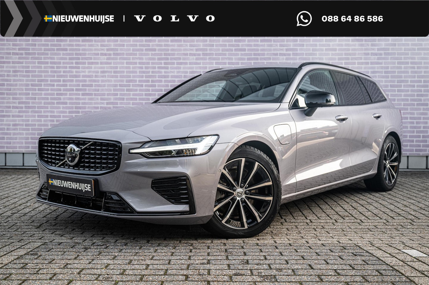 Volvo V60 - 2.0 T8 Plug-in Hybrid AWD Plus Dark | PHEV Long Range | Trekhaak | Sportstoelen | Panorama - AutoWereld.nl