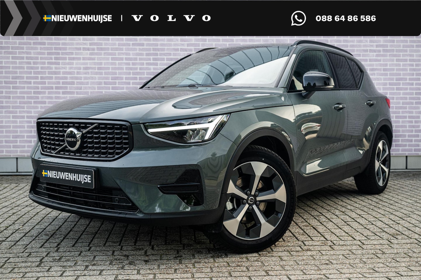 Volvo XC40 - 2.0 B4 Plus Dark | Trekhaak | Lichtmetalen Velgen 19 inch | All-Season banden | Harman Kar - AutoWereld.nl
