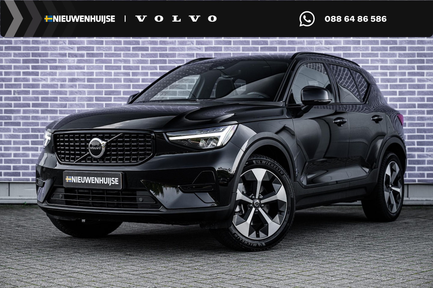 Volvo XC40 - 2.0 B4 Plus Dark | Trekhaak | Panoramadak | Lichtmetalen Velgen 19 inch | All-Season bande - AutoWereld.nl