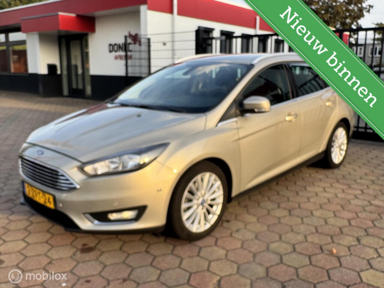 Ford Focus Wagon - 1.5 Titanium Edition NIEUWSTAAT ! 1.5 Titanium Edition - AutoWereld.nl