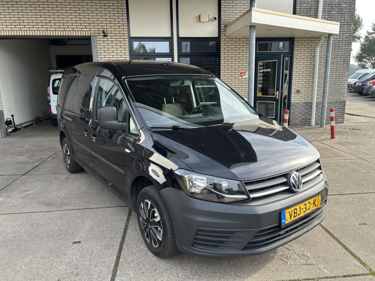 Volkswagen Caddy Maxi - 2.0 TDI L2H1 BMT AUT MARGE ZWART - AutoWereld.nl