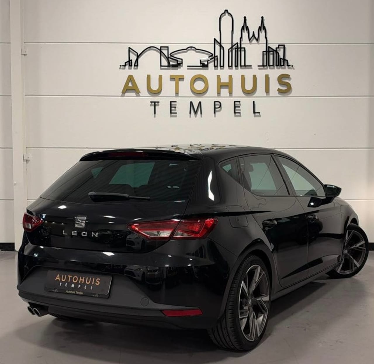 SEAT Leon - 1.8 TSI FR Automaat Airco Cruise Leder/Stof 18Inch - AutoWereld.nl