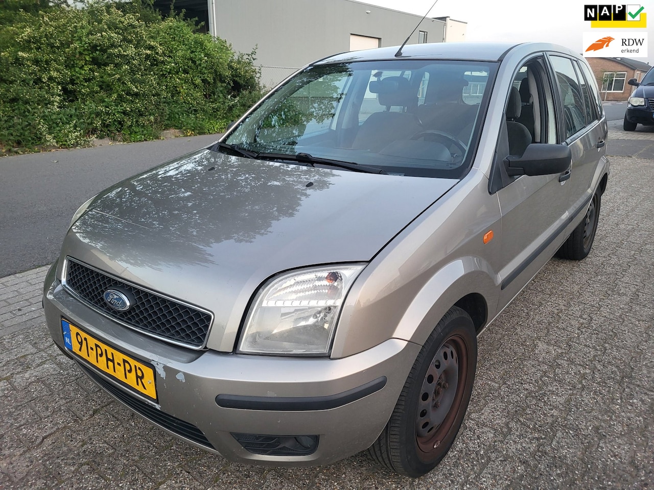 Ford Fusion - 1.4-16V Ghia APK 31-1-2027 AIRCO 650,- - AutoWereld.nl