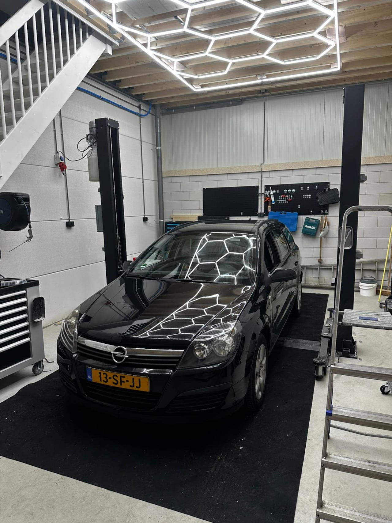 Opel Astra Wagon - 1.8 Elegance rijd en schakelt als nieuw - AutoWereld.nl