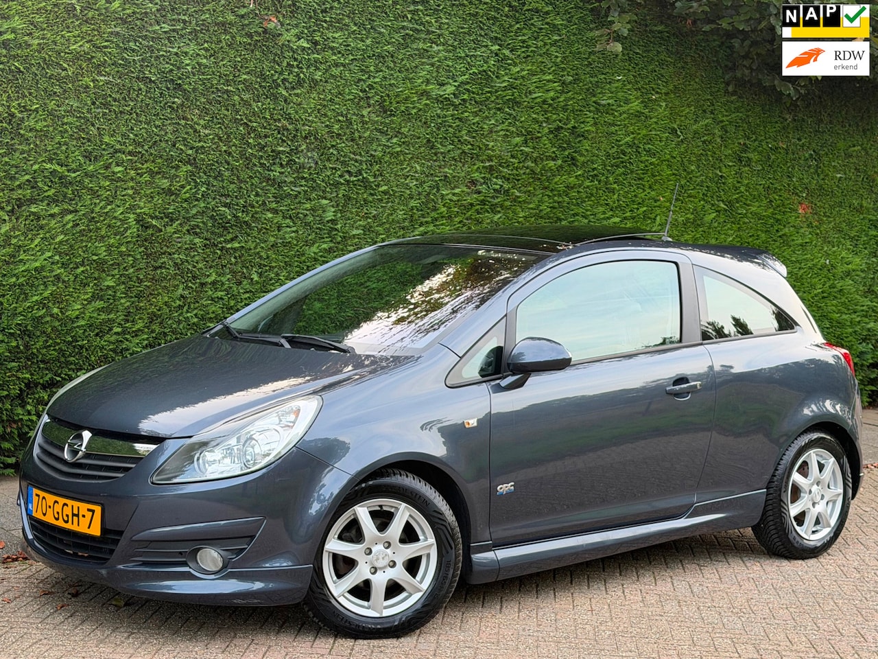 Opel Corsa - 1.4-16V Executive RIJDTNIEUW!/PANO/1E EIGENAAR - AutoWereld.nl
