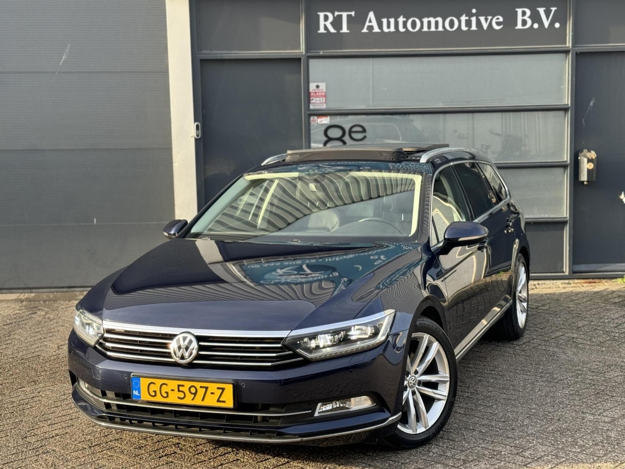 Volkswagen Passat Variant - 1.8 TSI Highline Pano / LED 1e Eig - AutoWereld.nl