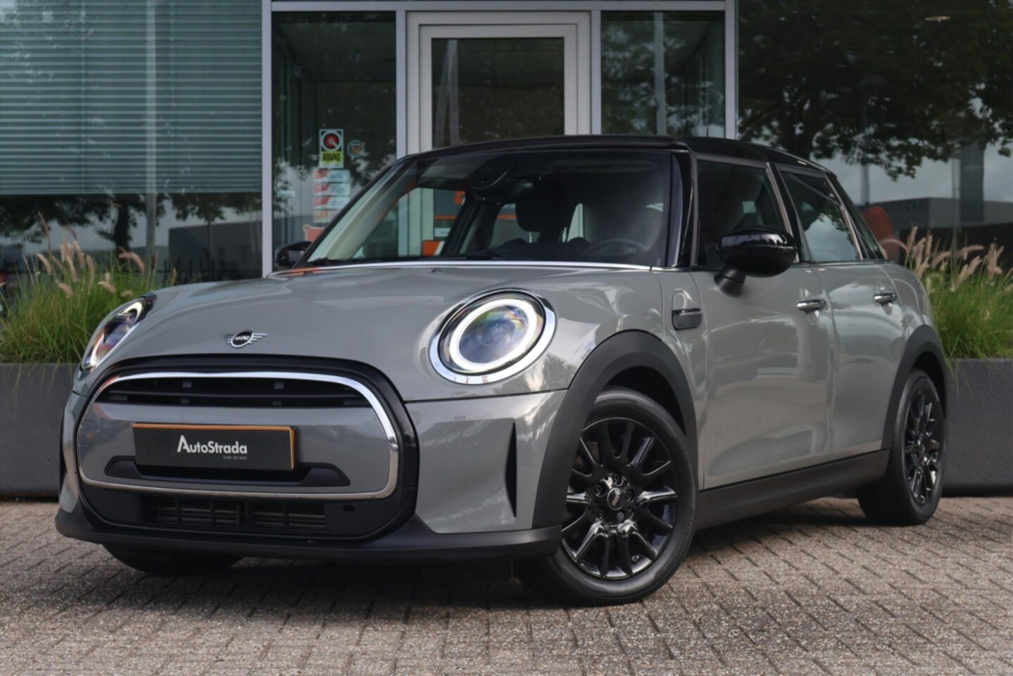 MINI 5-Deurs - Mini (f55) 1.5 Cooper Business Edition 136pk | Virtual | Stoelverwarming | Navi | Climate - AutoWereld.nl