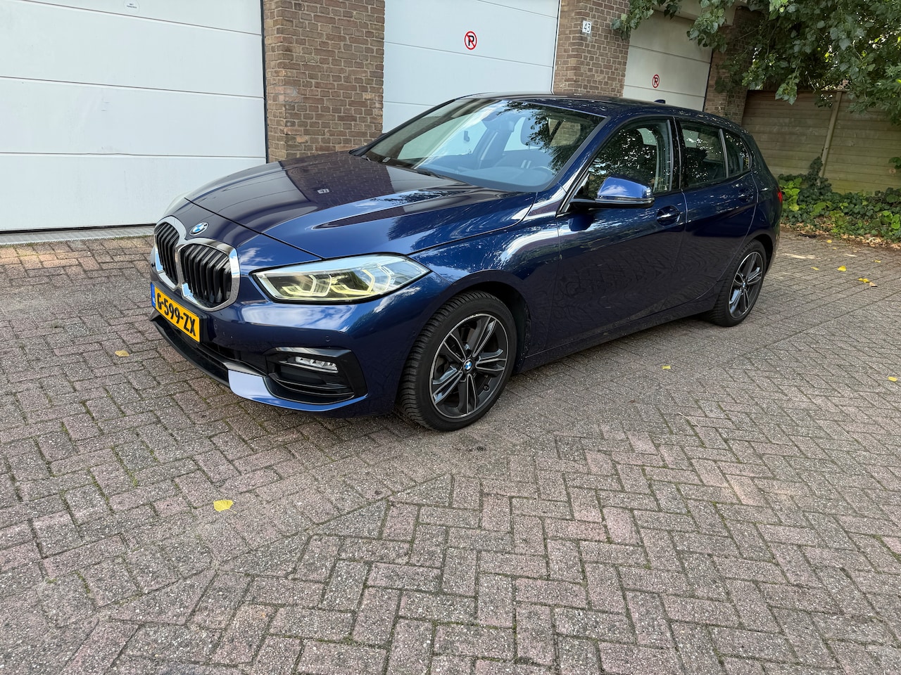 BMW 1-serie - 118i High Executive ACC, stoel en stuurverwarming - AutoWereld.nl