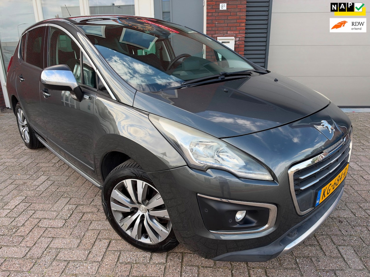 Peugeot 3008 - 1.2 PureTech Style / Navi / Camera / Pano / PDC / Riem v.v - AutoWereld.nl