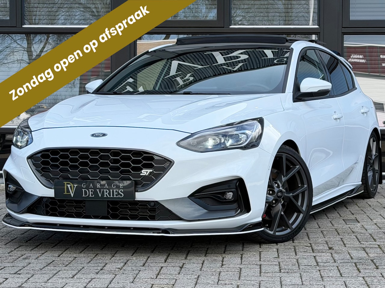 Ford Focus - 2.3 EcoBoost ST-3 Panoramadak Sportuitlaat ACC Recaro Maxton Garantie - AutoWereld.nl