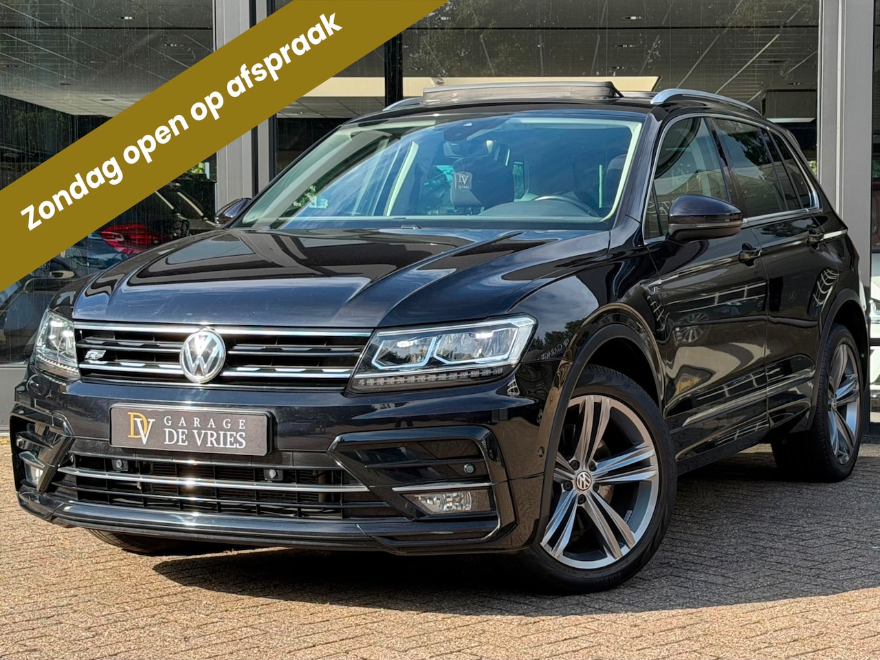 Volkswagen Tiguan - 2.0 TSI 4Motion Highline R-Line DSG Panoramadak Full Option Garantie - AutoWereld.nl