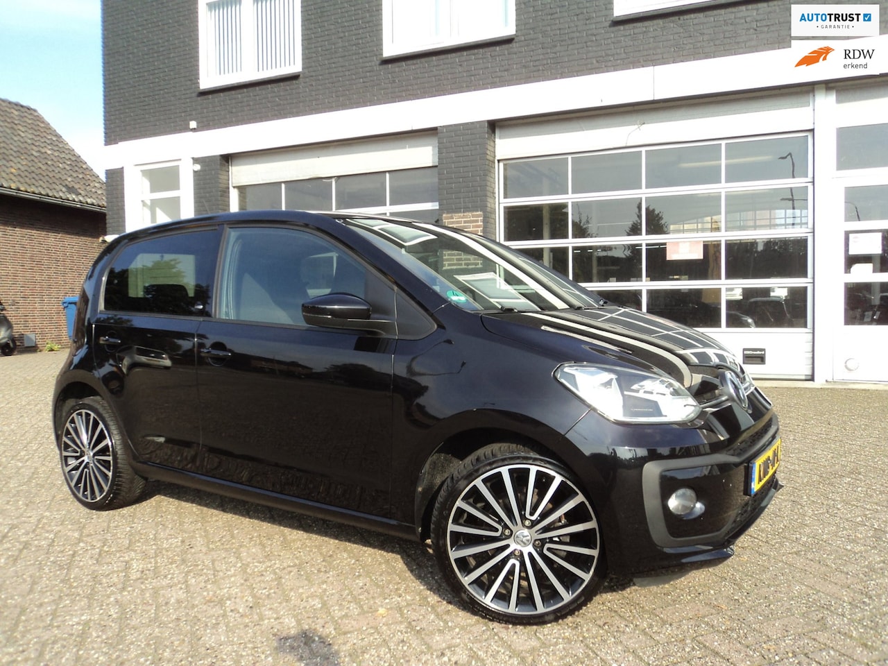 Volkswagen Up! - 1.0 BMT high up! Cruise PDC Stoelverwarming - AutoWereld.nl
