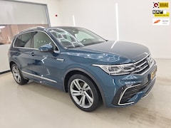 Volkswagen Tiguan - 1.5 TSI 3X R-Line Business+Led+Navigatie+Camera+Assist/winter-Pakket = RIJKLAAR