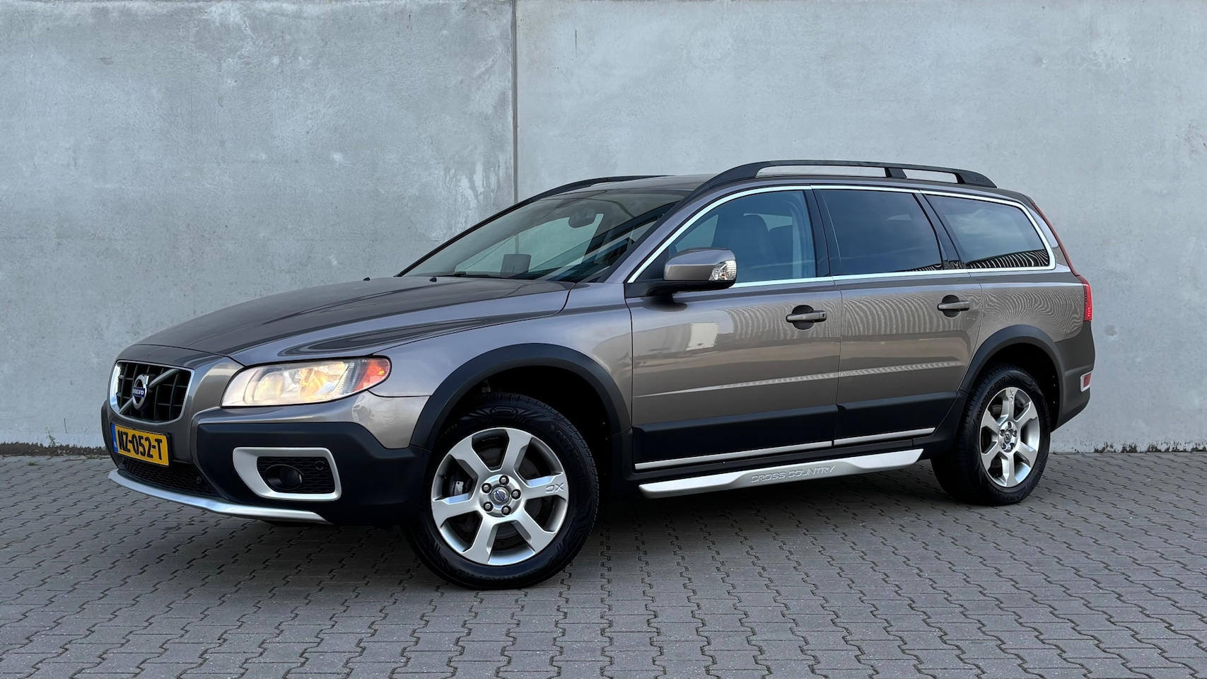 Volvo XC70 - 2.4D Summum | Nieuwe koppeling | Grote service | Nieuwe APK | Leder - AutoWereld.nl