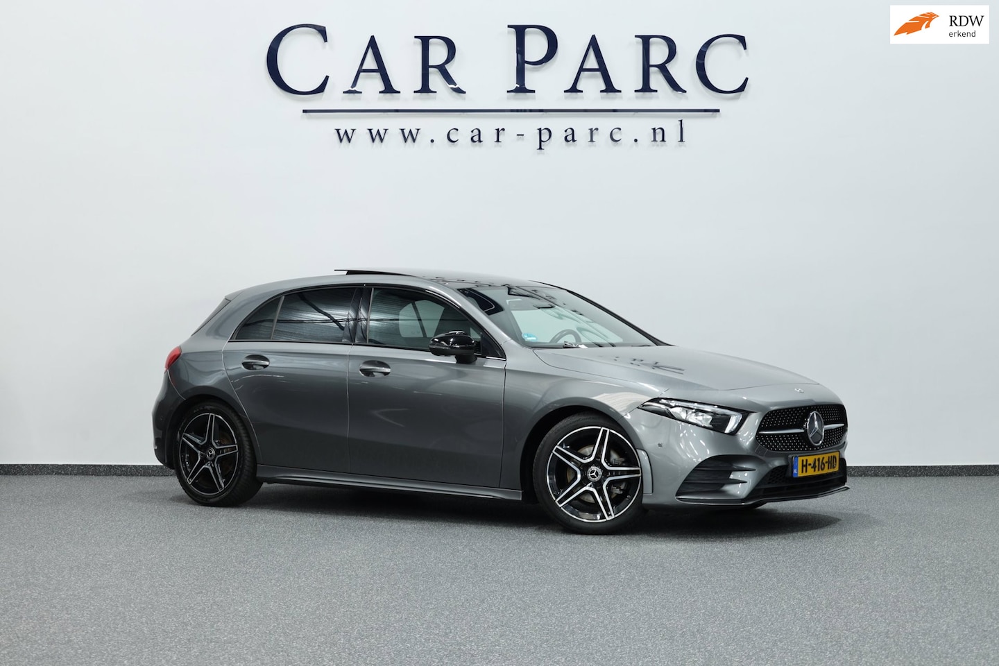Mercedes-Benz A-klasse - 180 AMG Line BTW/LED/VIRTUAL/PANO/HALF LEER+ALCANTARA+S.VERWARMIN/18"LMV/CAM/ACC/ECC/12 MD - AutoWereld.nl