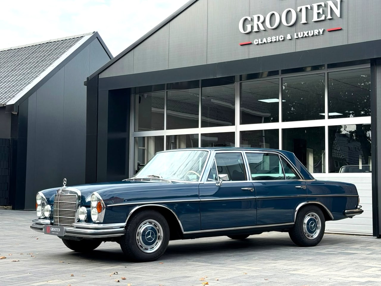 Mercedes-Benz 300-serie - 300 SEL 3.5 W109 Schuifdak - Mittel blau - AutoWereld.nl