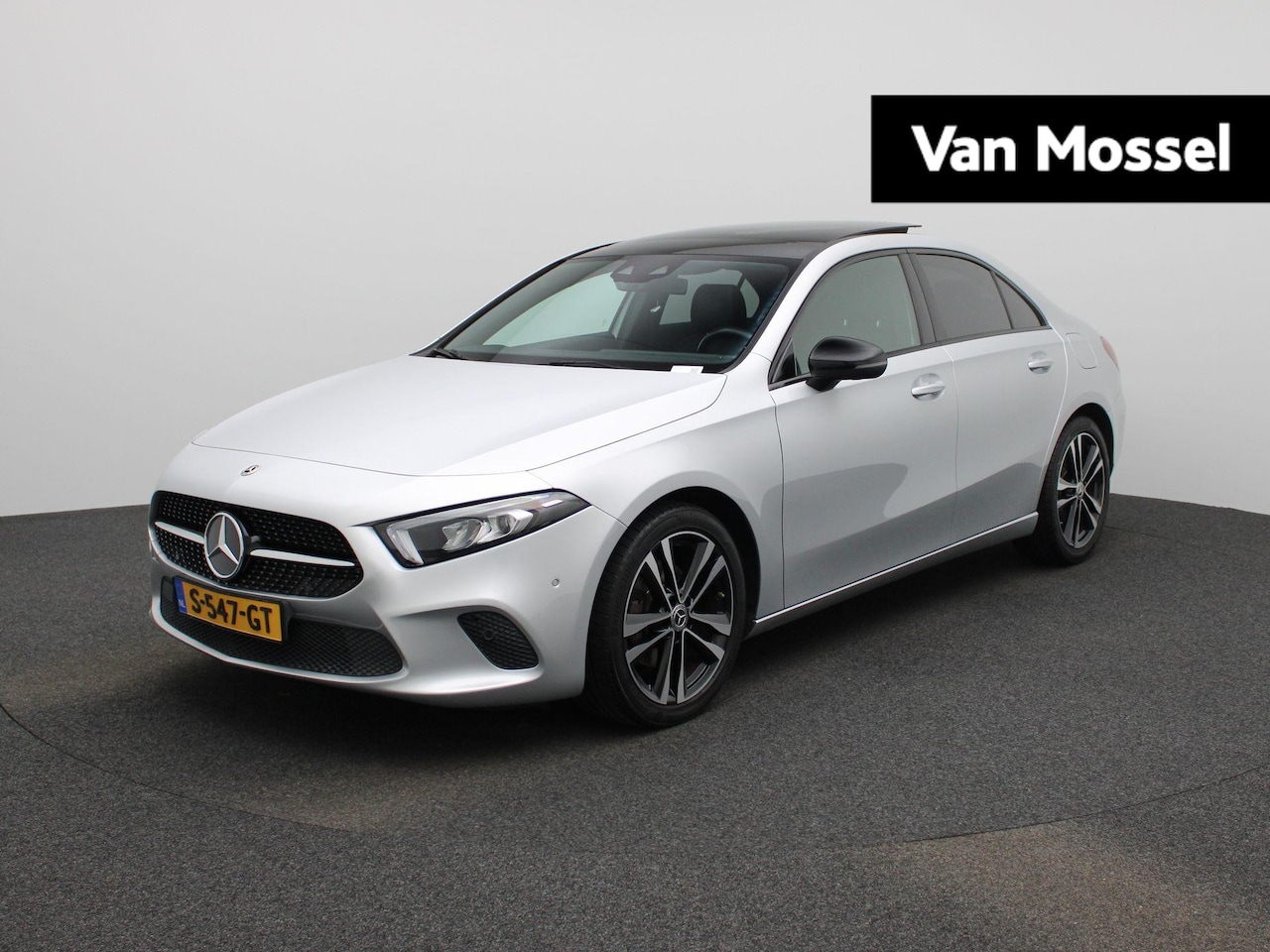 Mercedes-Benz A-klasse - 200 Premium Plus AUTOMAAT | PANORAMADAK | VIRTUEEL | STOELVERWARMING | NAVIGATIE | CAMERA - AutoWereld.nl