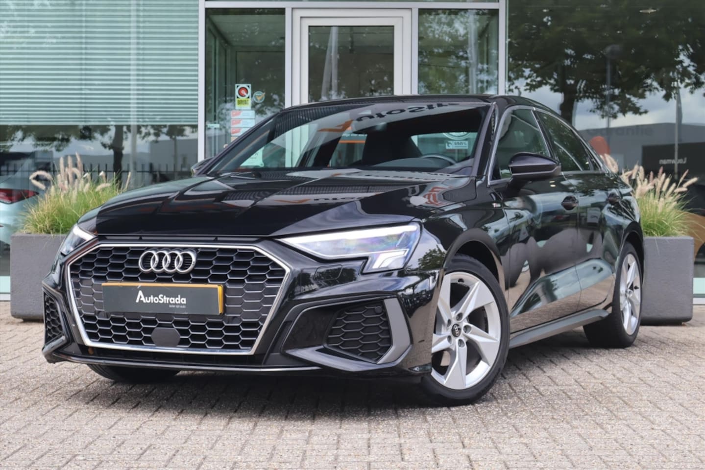 Audi A3 Limousine - 30 TFSI S-Line 110pk | Climate | Cruise | LED | Navigatie | Carplay | Virtual | - AutoWereld.nl