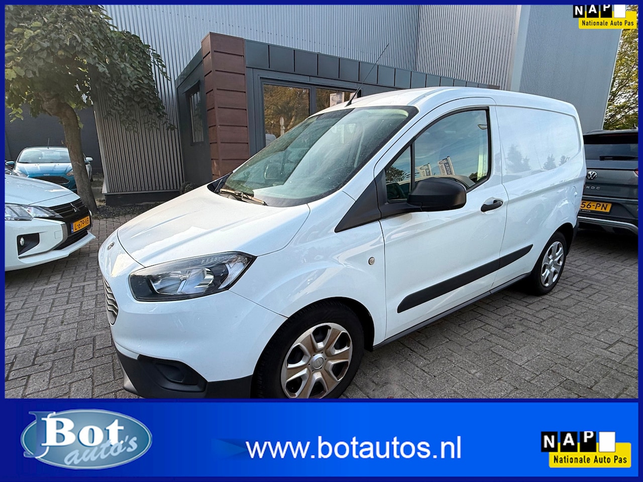 Ford Transit Courier - 1.0 Trend / BENZINE / AIRCO / CRUISE CONTROL / SCHUIFDEUR / STOELVERWARMING / NEDERLANDSE - AutoWereld.nl