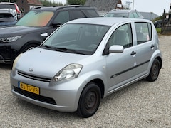 Daihatsu Sirion 2 - 1.0-12V Trend Nieuwe Apk Rijdt Goed mag Poetsbeurt Krijgen