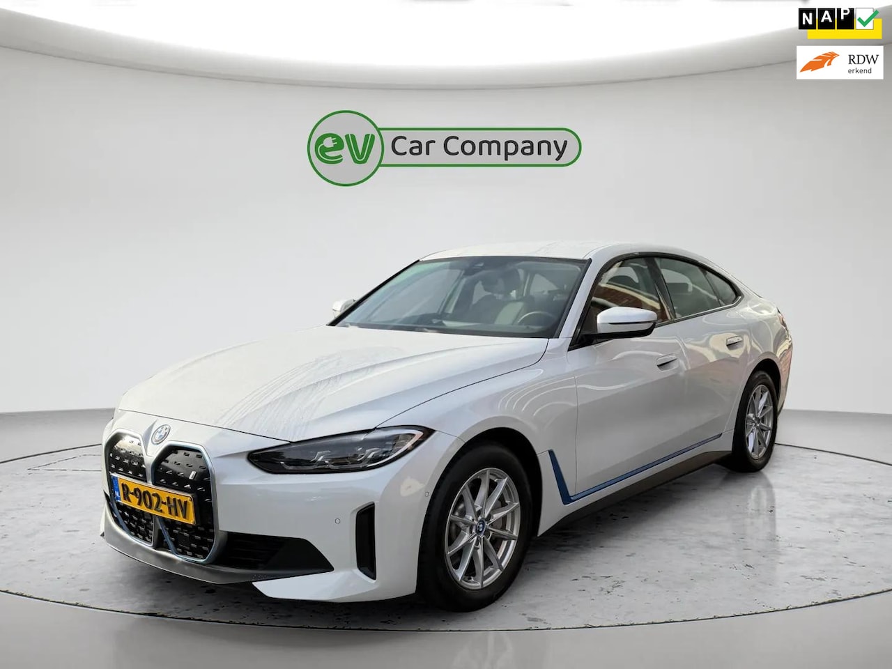 BMW i4 - EDrive40 84 kWh | SOH ..% | Adapt. Cruise | Camera | Carplay | 1e Eigenaar | Stoelverwarmi - AutoWereld.nl