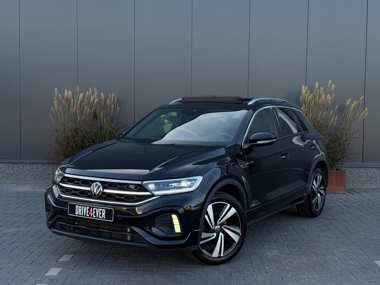 Volkswagen T-Roc - 1.5 TSI 3x R-Line FULL PANO|LEDER|CAMERA|ACC|ECC - AutoWereld.nl
