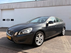 Volvo V60 - 1.6 T3 Momentum Volvo V60 T3 150PK Automaat | 160DKM NAP | Momentum