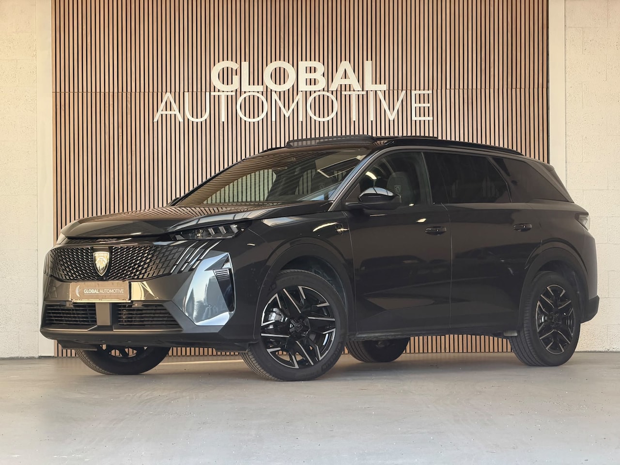 Peugeot 5008 - 1.2 Hybrid 145 GT 7p - PANORAMADAK - 360 CAMERA - 19 INCH - STOELVERWARMING - APPLE CARPLA - AutoWereld.nl