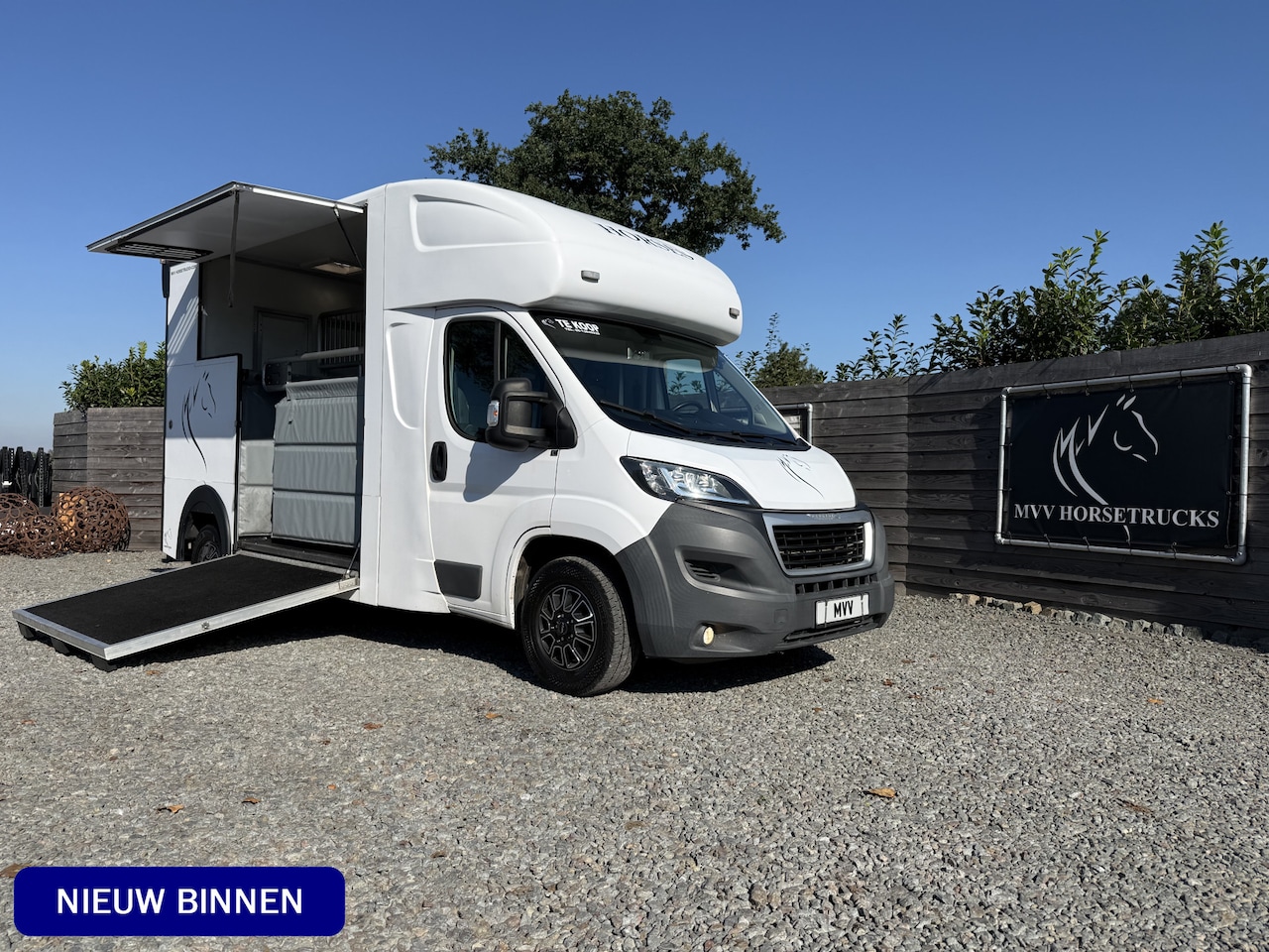 Peugeot Boxer - | HORSETRUCK | MSG STABLEHOPPER | COMPETITION 3XL | 2017 | 3-SEAT | 165PK | 116.479KM | L3 - AutoWereld.nl
