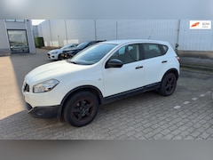 Nissan Qashqai - € 5500, - 2.0 Acenta 4WD Navi Trekhaak Airco Apk 2027