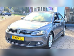 Volkswagen Jetta - 1.4 TSI Hybrid Highline*automaat*apk*nap*nieuwe banden *airco * zeer nette auto *inruil mo