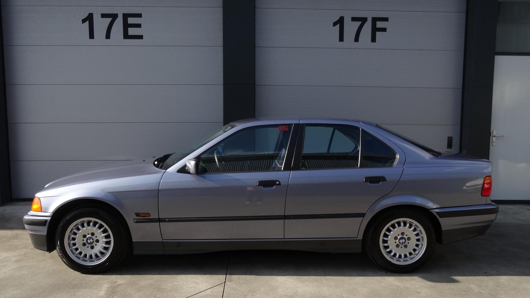 BMW 3-serie - 323i aut. E36 96dkm-zeldzaam! - AutoWereld.nl