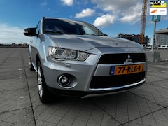 Mitsubishi Outlander - 2.4 Instyle AUT CLIMA CRUISE CAMERA NAP