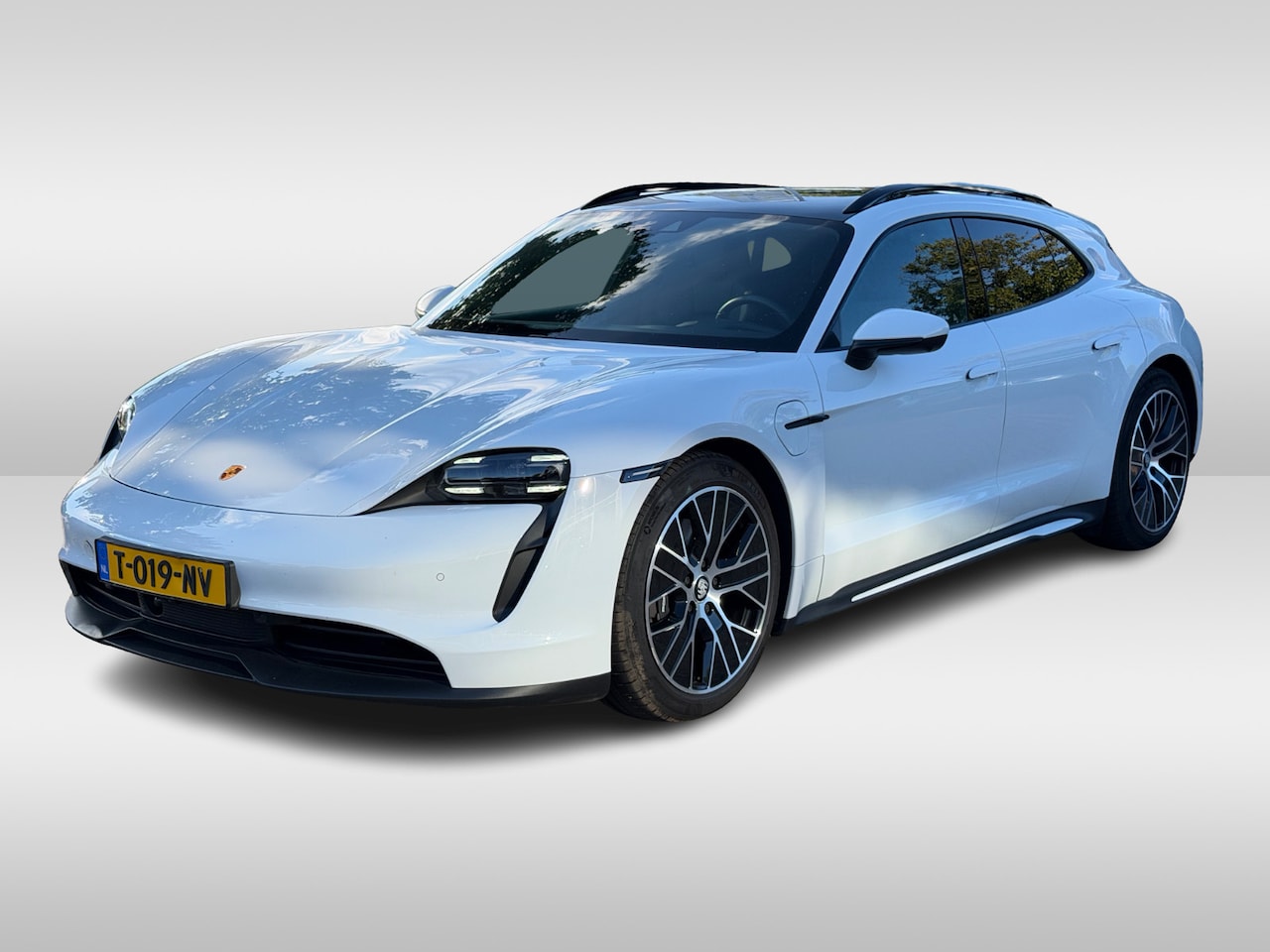 Porsche Taycan Sport Turismo - 93 kWh / Panoramadak / 360Camera / Passenger Display / Luchtvering / 21'' / Adaptieve Stoe - AutoWereld.nl