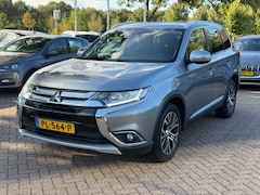 Mitsubishi Outlander - 2.0 Instyle 7p. / Trekhaak / Camera / Leder / Navigatie / 18'' / Keyless / Stoelverwarming