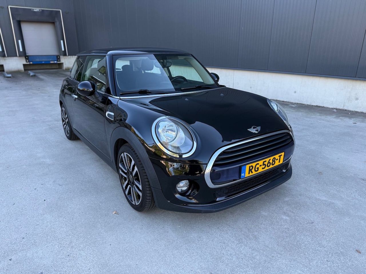 MINI 3-Deurs - 1.5 Cooper Business - AutoWereld.nl