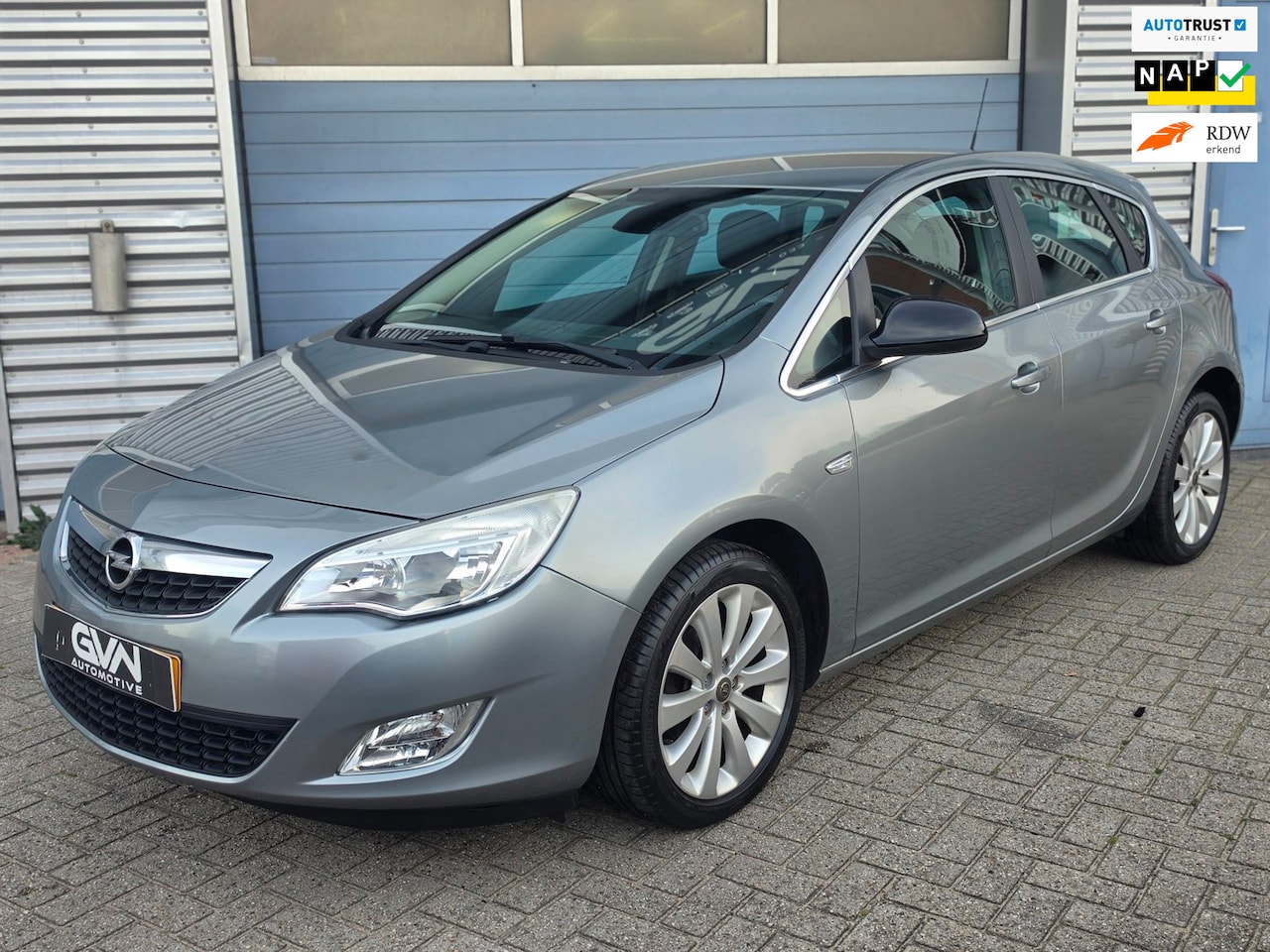 Opel Astra - 1.6 Cosmo Plus Automaat – Ambient light / Climate & Cruise / ZGAN Banden - AutoWereld.nl