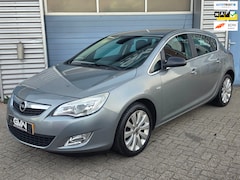 Opel Astra - 1.6 Cosmo Plus Automaat – Ambient light / Climate & Cruise / ZGAN Banden