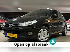 Peugeot 206 - 1.4 Gentry|NAP|APK05-27|94DKM|NweDBriem|Airco|Elekramen|5Deurs|Trekhaak|