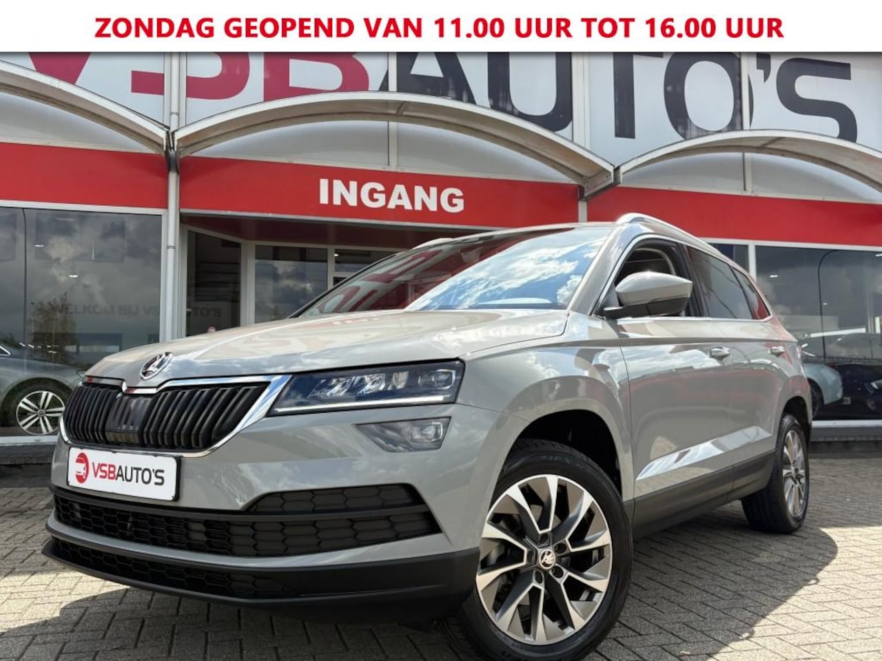 Skoda Karoq - 1.5 TSI ACT. 150PK CLEVER NARDO-GREY PANO-DAK NAVI CAMERA CARPLAY AIRCO LMV PDC - AutoWereld.nl