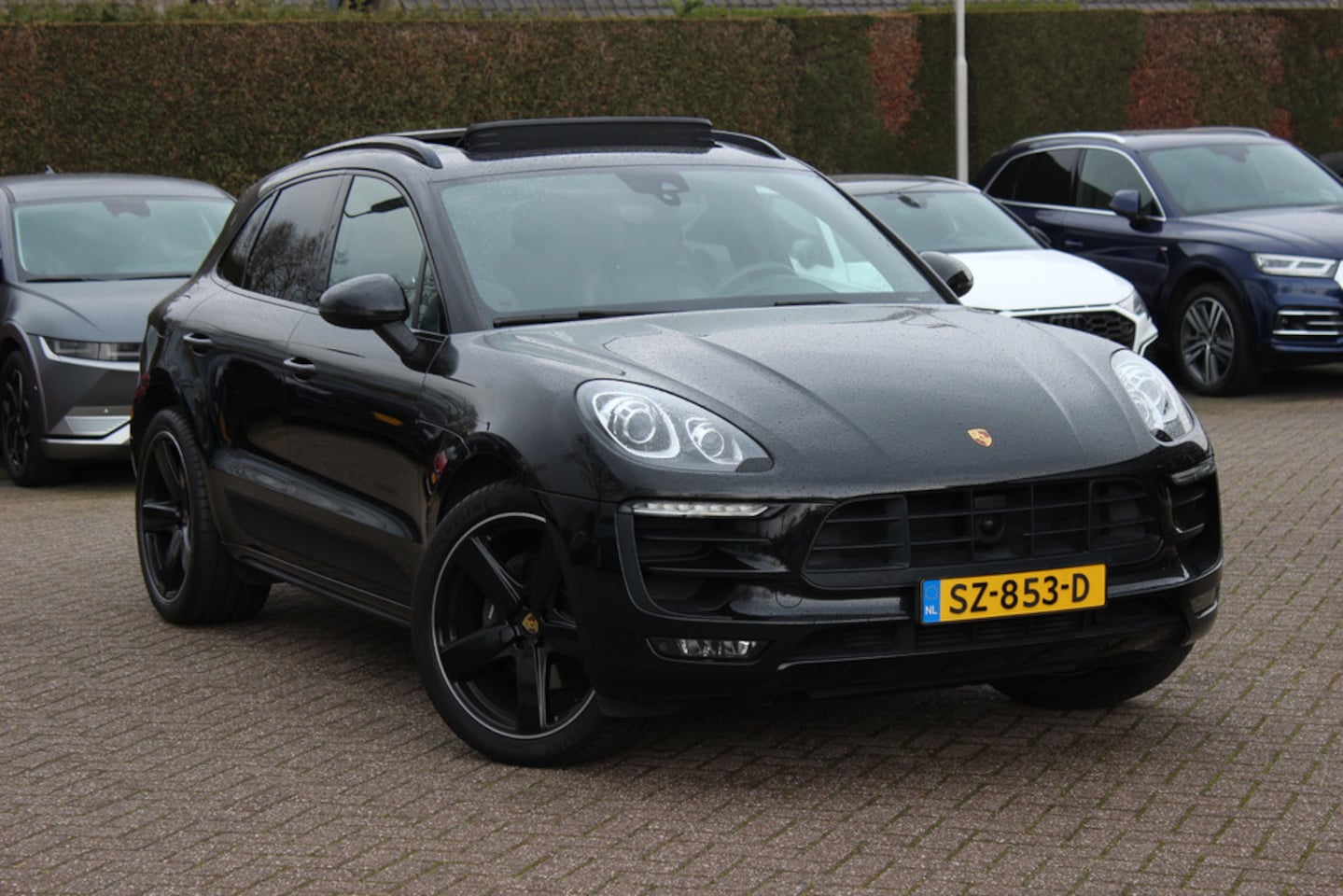 Porsche Macan - 2.0 / Panoramadak / Camera / Luchtvering / Sportdesign+Chrono / 21'' / Adaptieve stoelen / - AutoWereld.nl