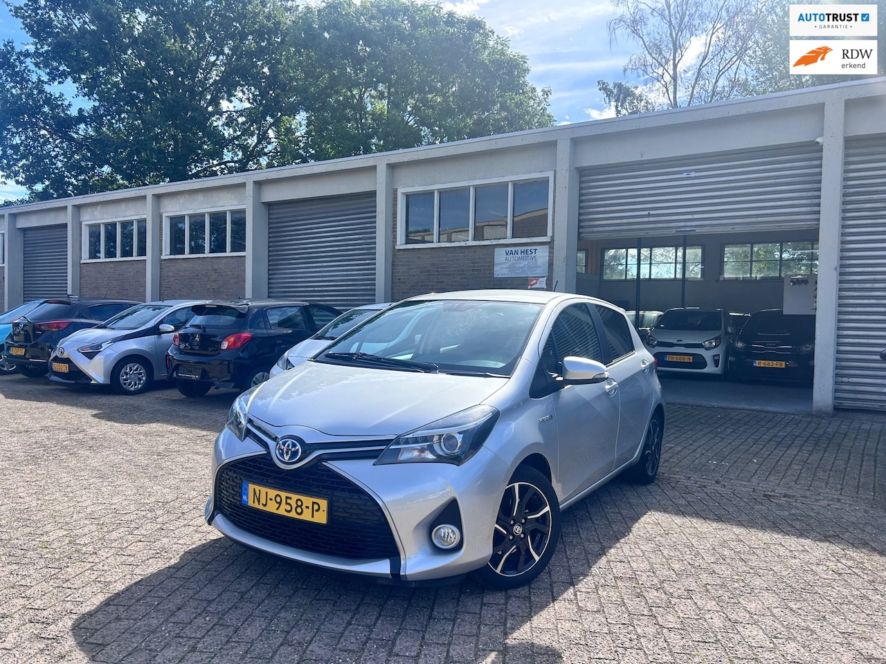 Toyota Yaris - 1.5 Hybrid Dynamic Bi-Tone Navi/ Cliamte/ trekhaak - AutoWereld.nl