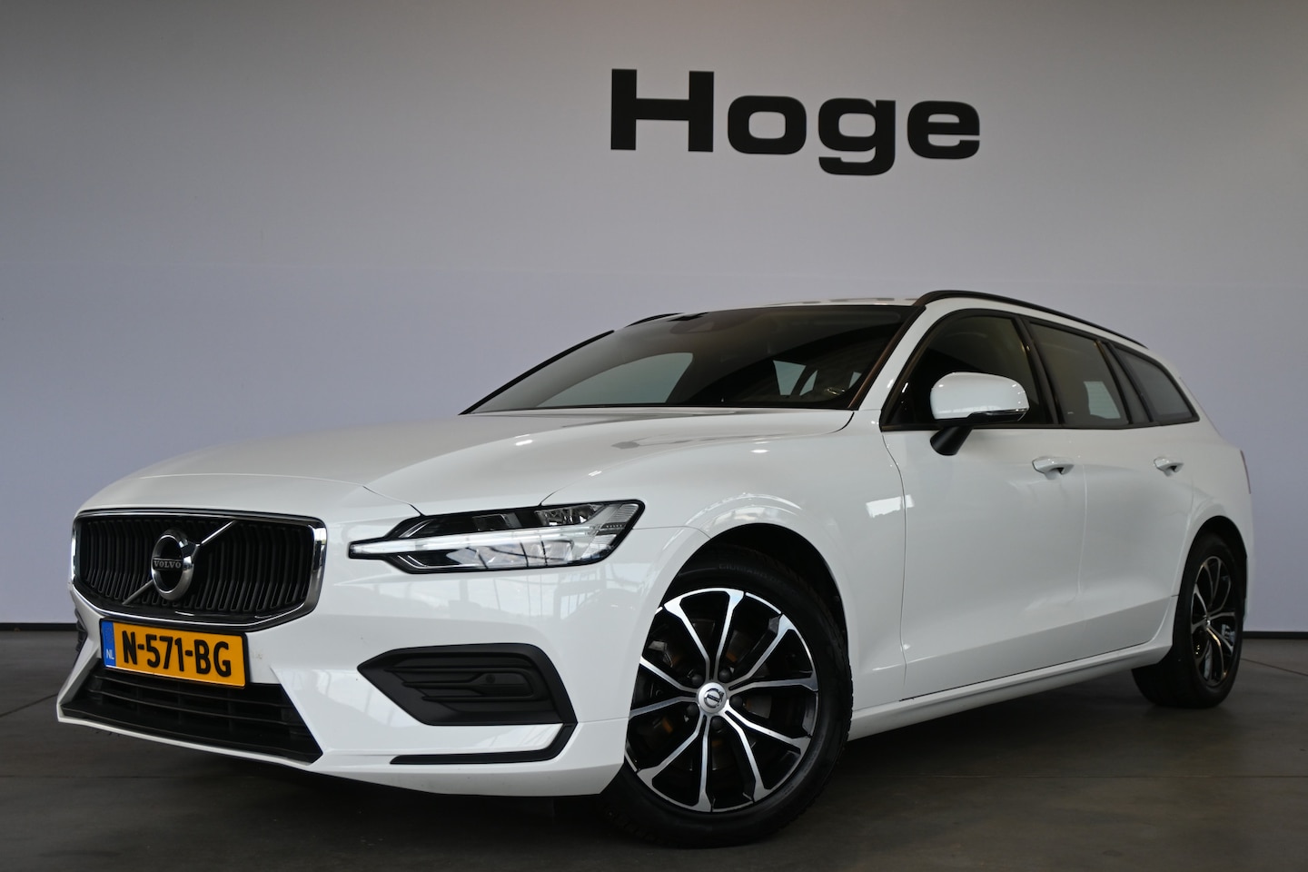 Volvo V60 - 2.0 B3 Momentum Advantage Automaat Navigatie Stuur/Stoelverwarming Inruil Mogelijk! - AutoWereld.nl